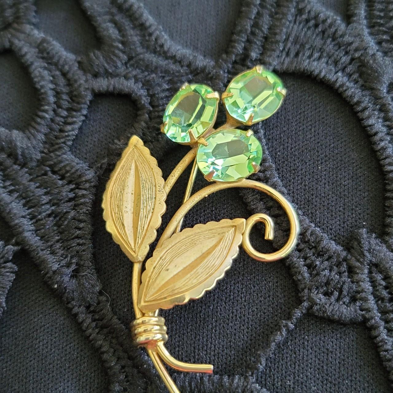 Gorgeous signed vintage Weiss brooch with mint... - Depop