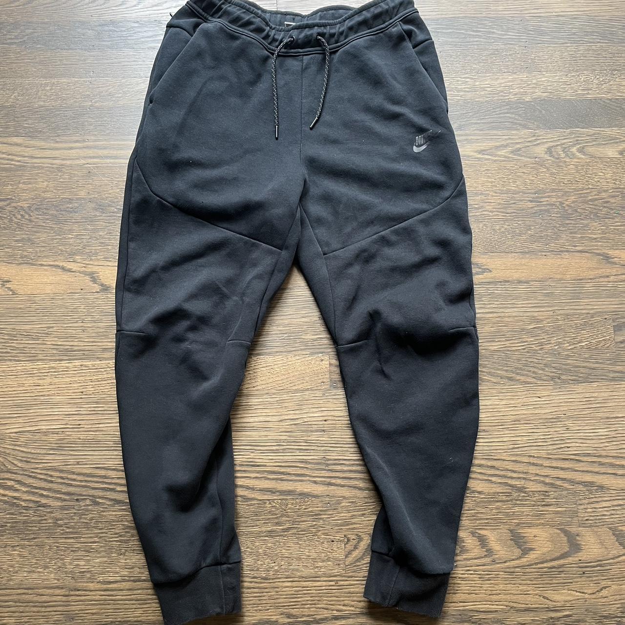 Black Nike tech fleece sweatpants size medium - Depop