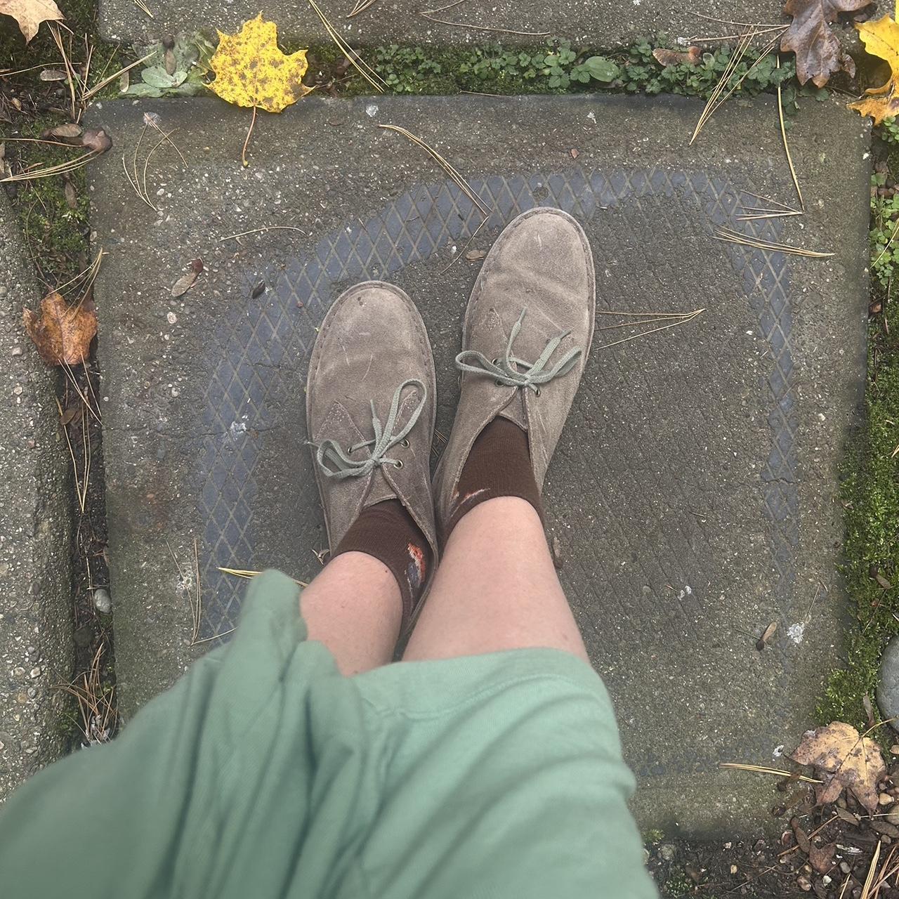 clarks desert boots tan