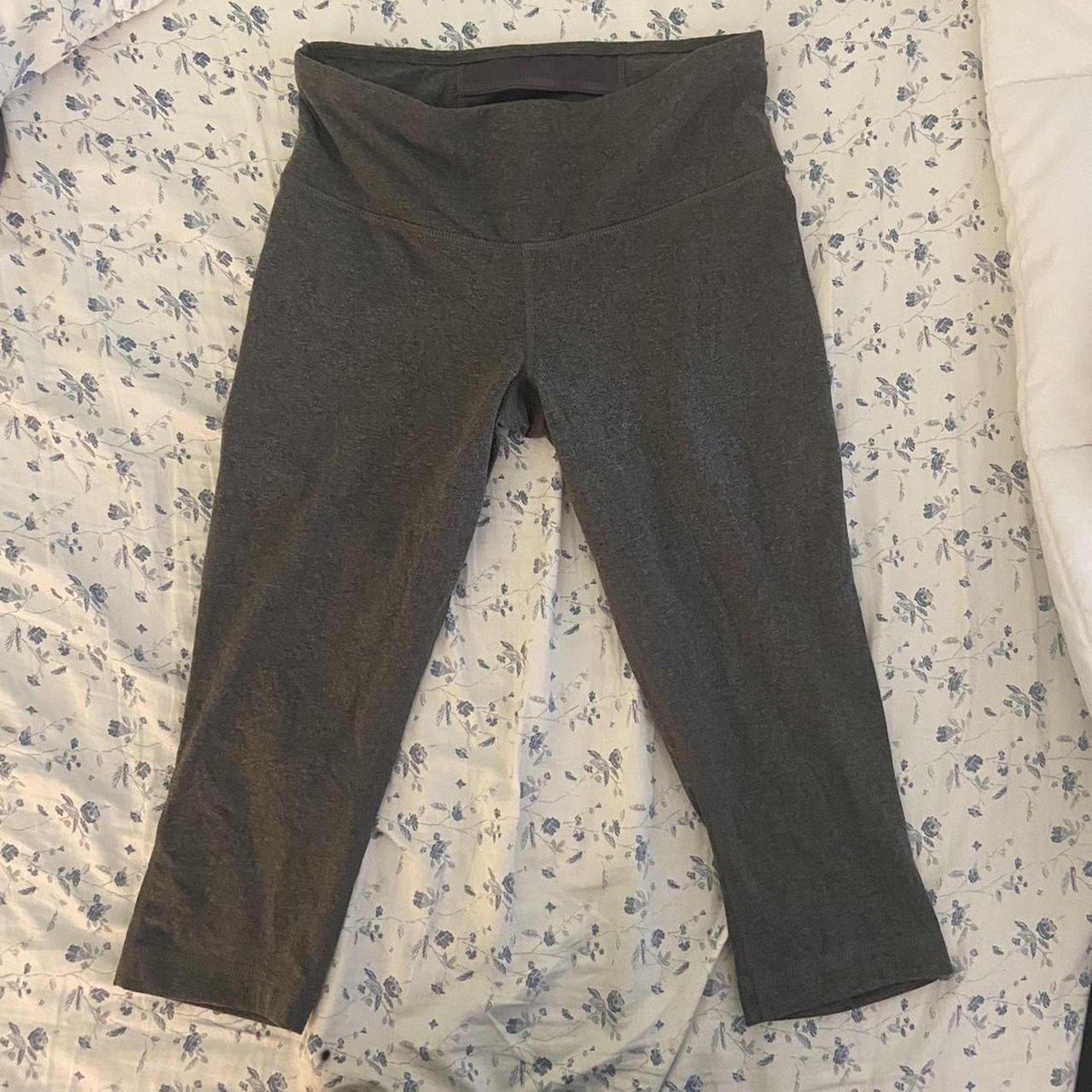 Dark gray capri leggings/yoga pants Super - Depop