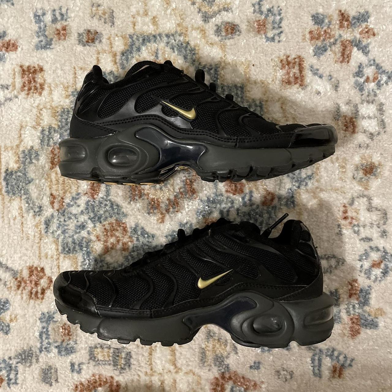 mens black and gold trainers