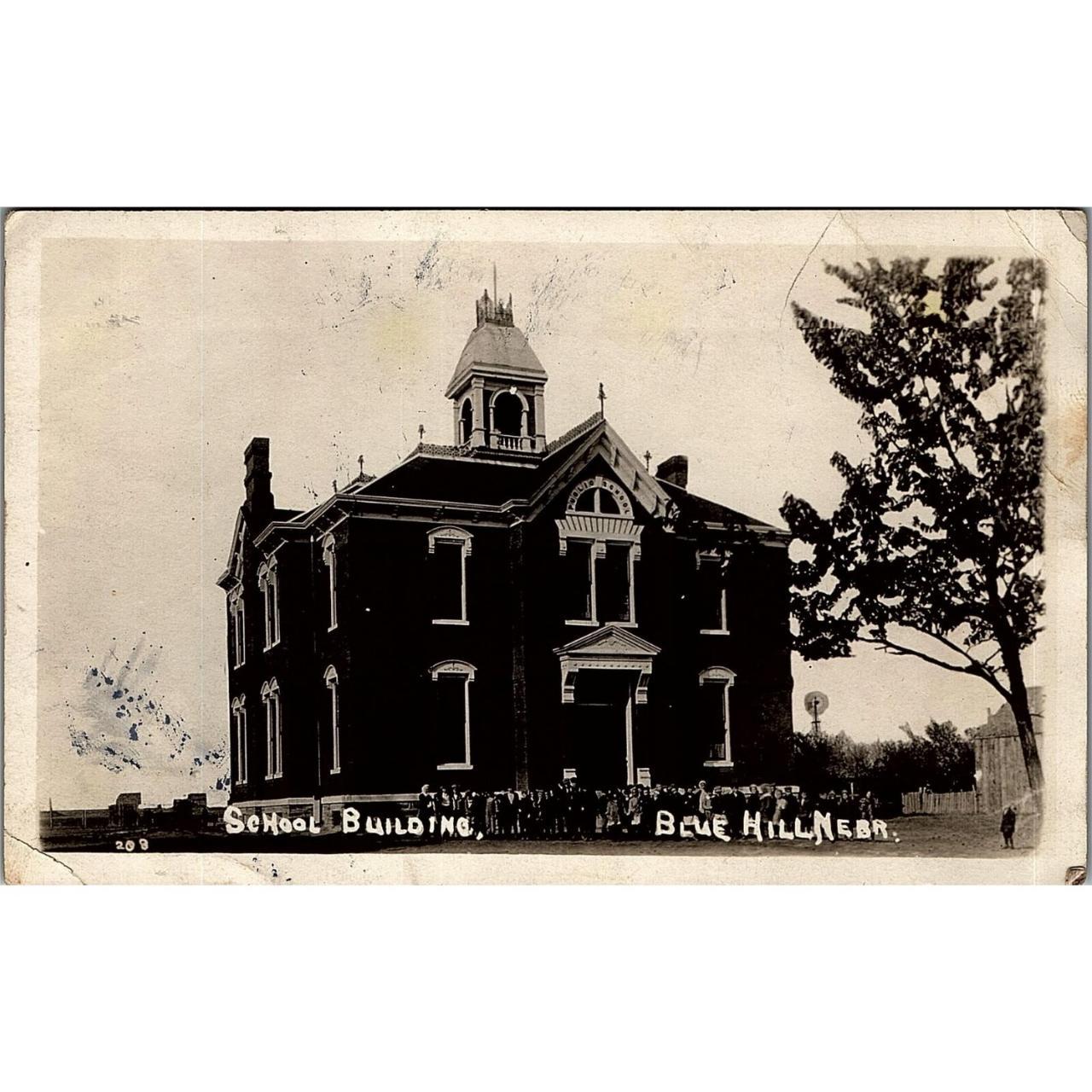 1910 BLUE HILL NEBRASKA SCHOOL BUILDING AND STUDENTS... Depop