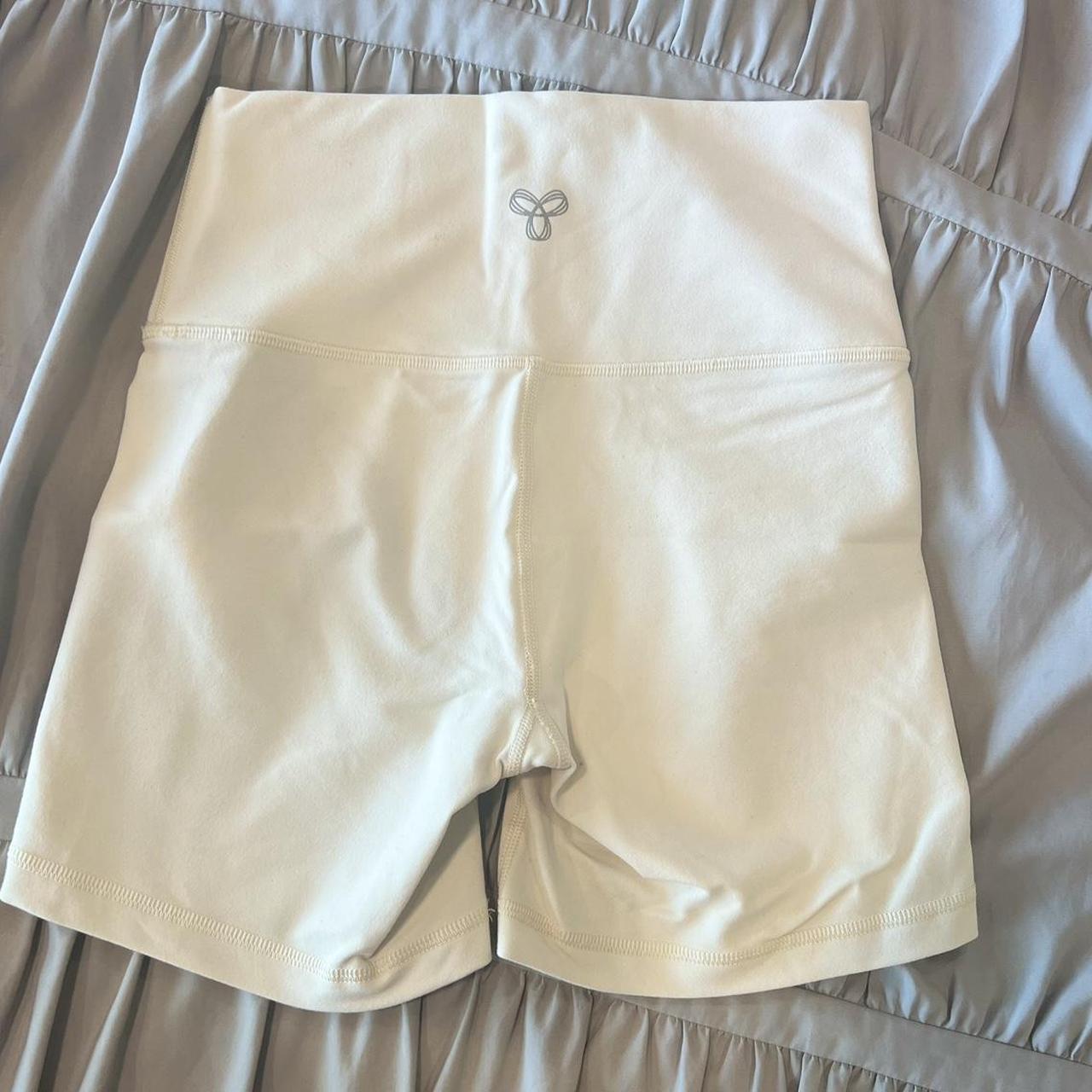 aritzia white biker shorts - Depop