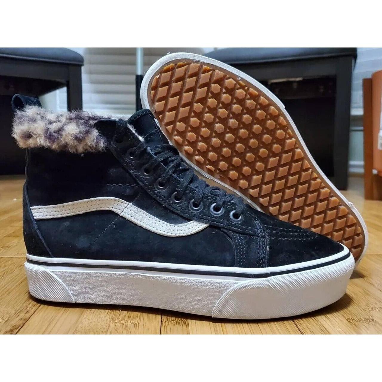 Vans with fur on sale black