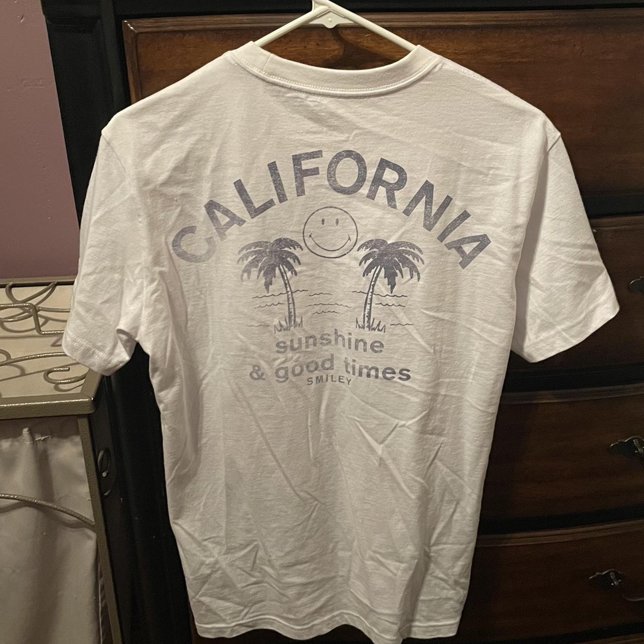 American Eagle Outfitters Men's White and Grey T-shirt | Depop