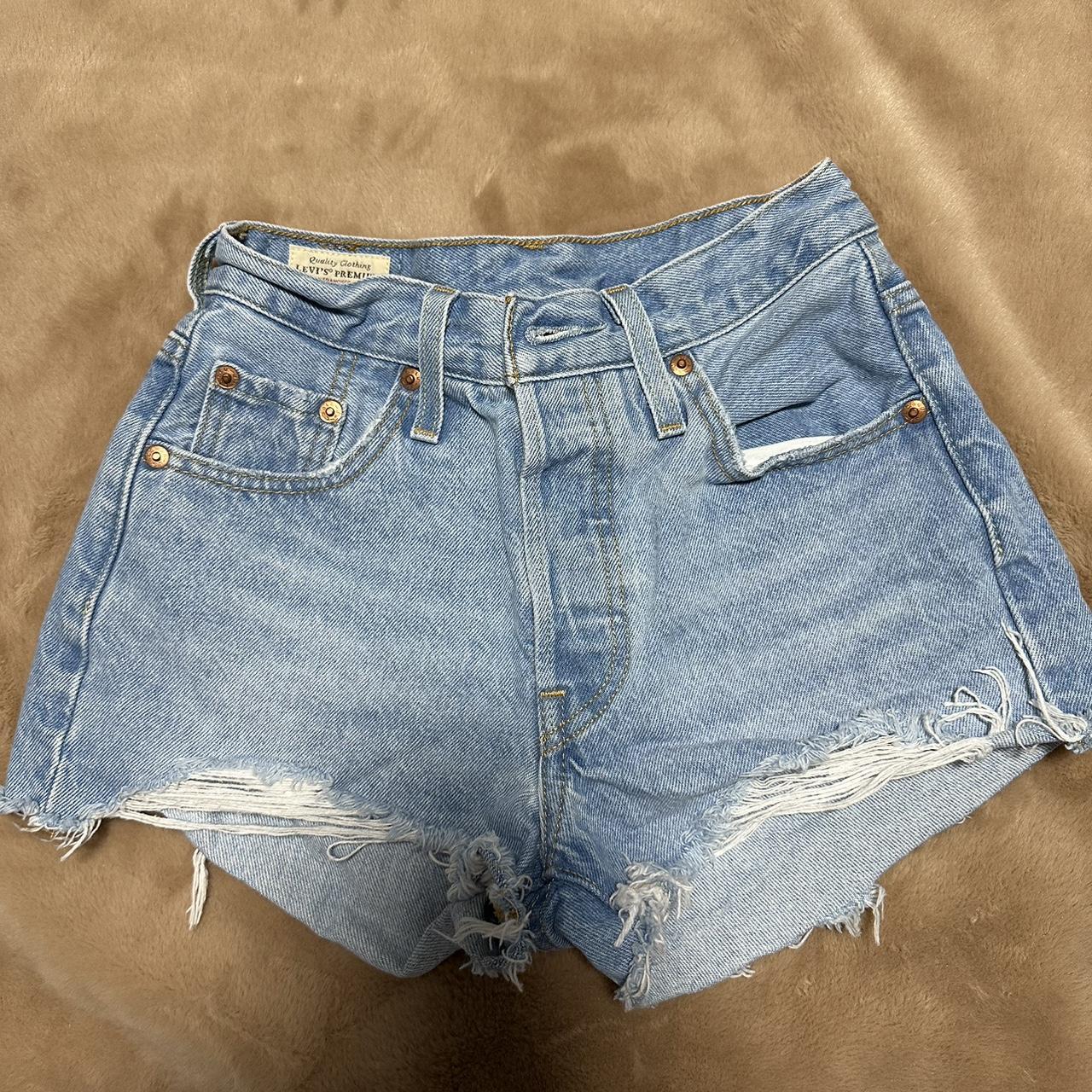 Levi shorts size clearance 23