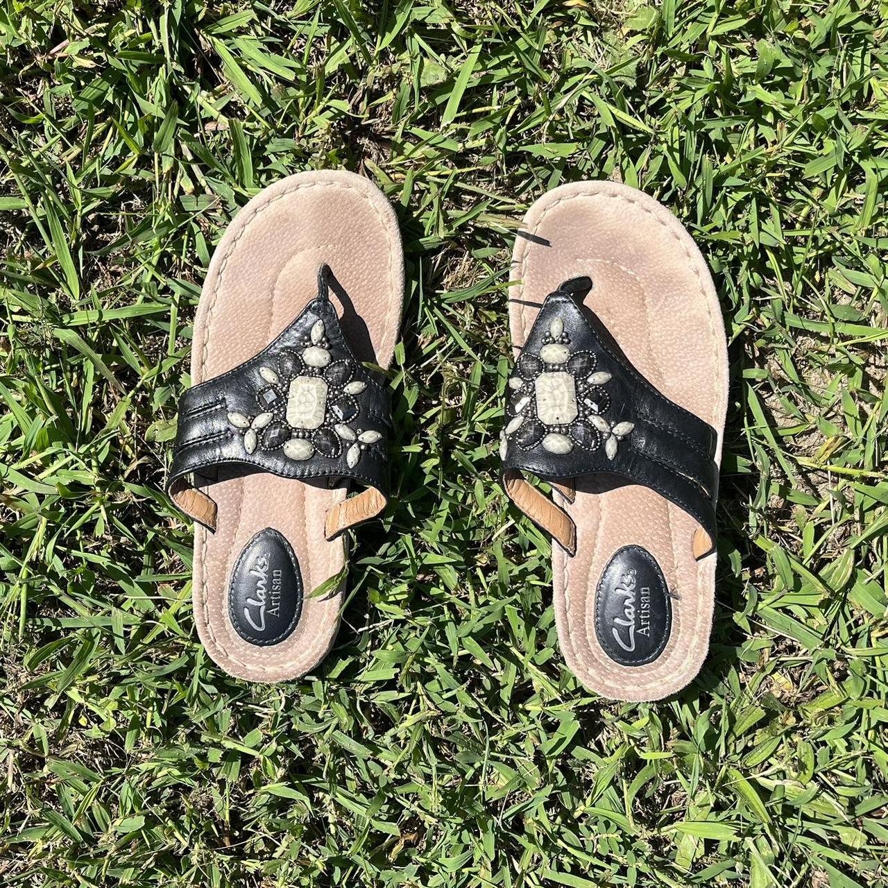 Clarks artisan flip store flops