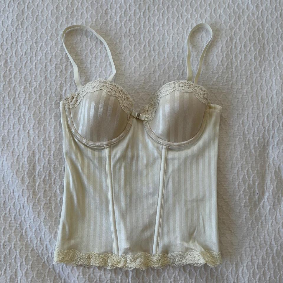 White lace bustier top •fits well for XS-M depending - Depop