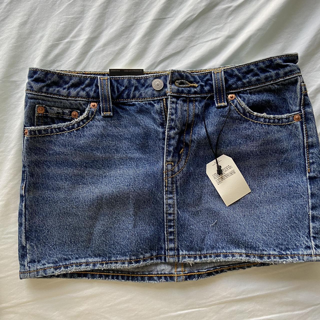 mid rise levi’s denim miniskirt brand new with... - Depop