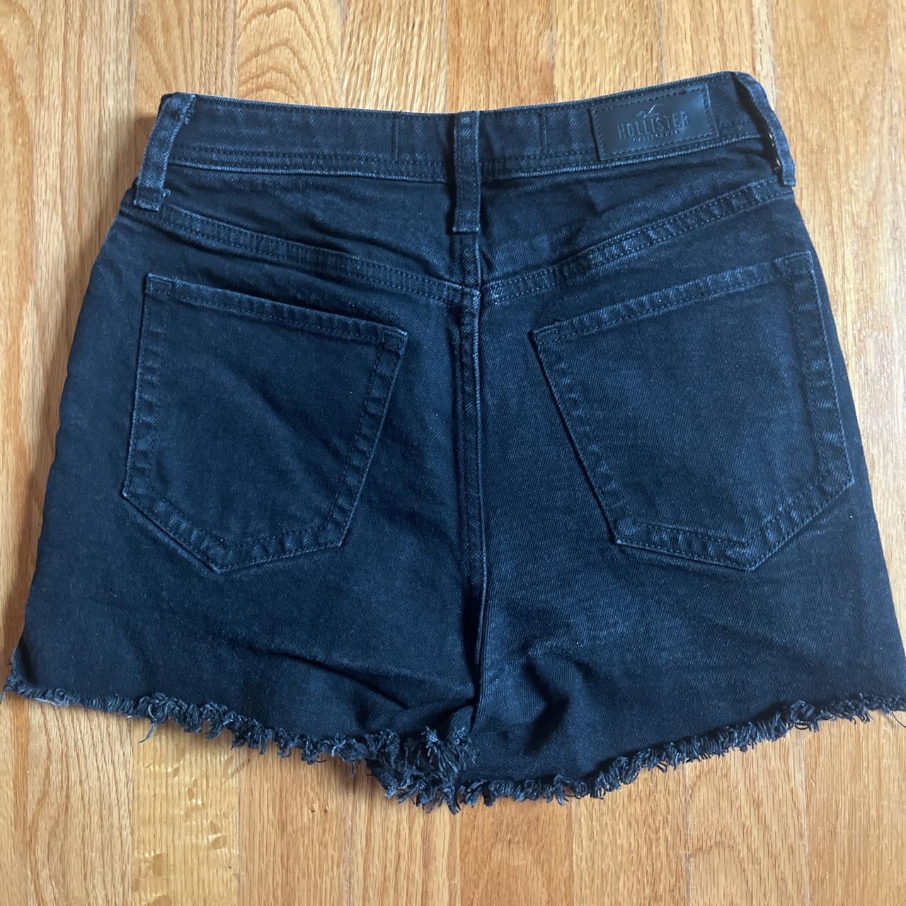 Hollister ultra high-rise mom short 3” in black Size - Depop