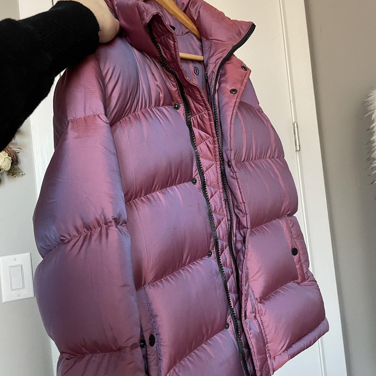 🧷 Aritzia Tna Super Puff iridescent The coolest | Depop
