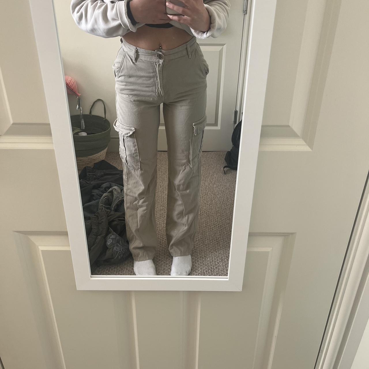 stradivarius cargos beige