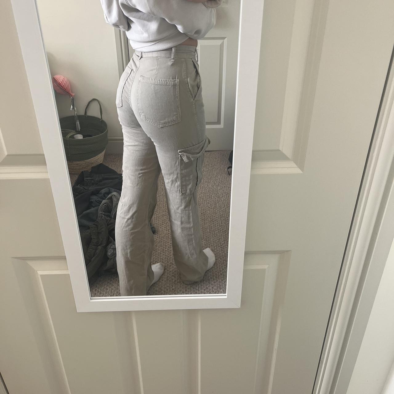 stradivarius cargos beige