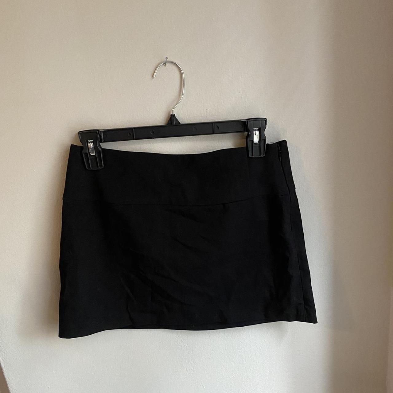 Aritzia Women's Black Skirt | Depop