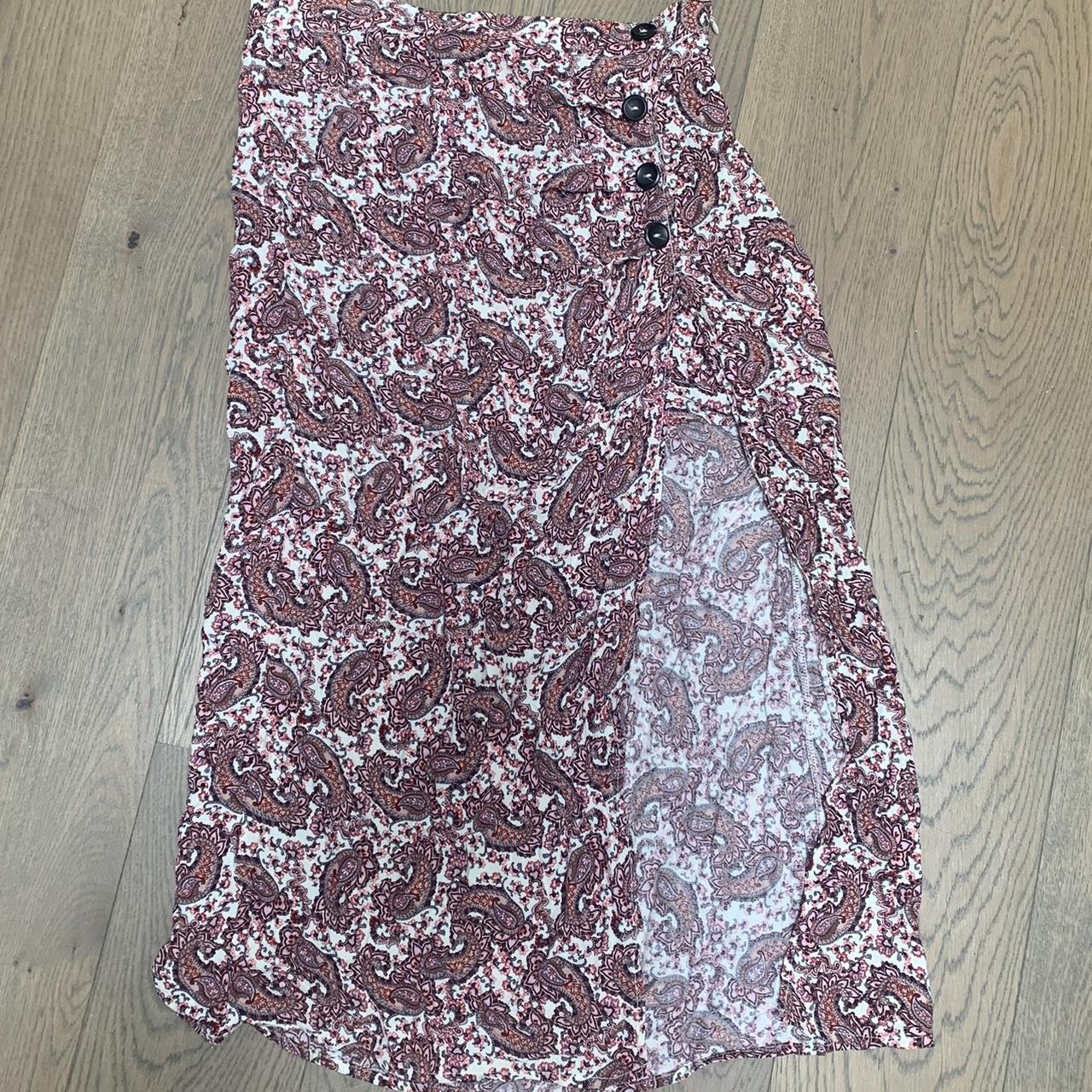 Patterned maxi skirt with slit on the left... - Depop
