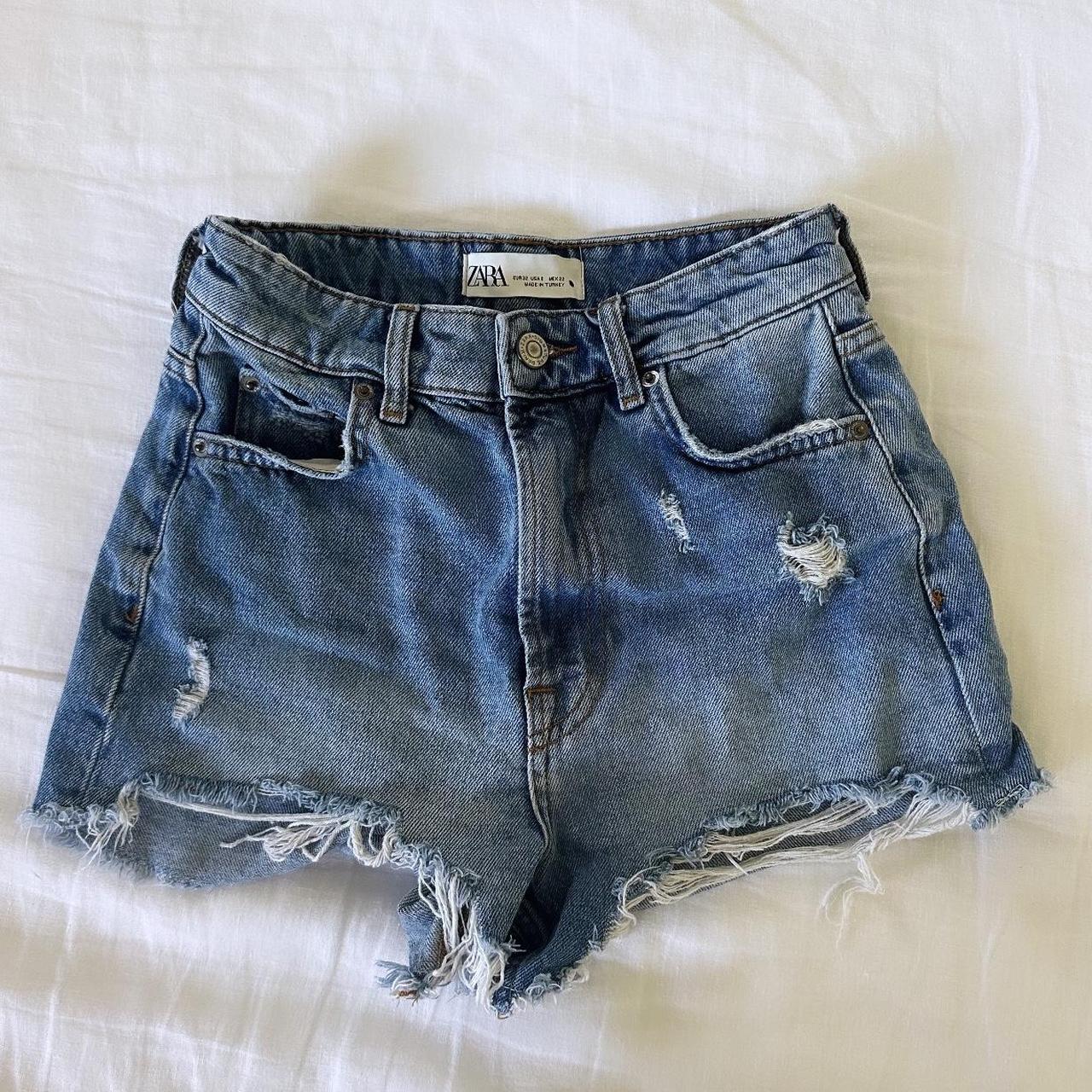 Zara Women's Shorts Blue – Zara denim shorts with raw hem Size …