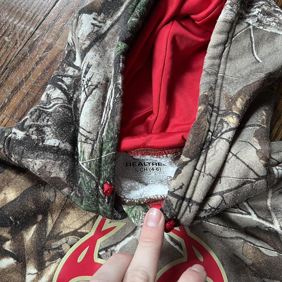 vintage realtree camo hoodie! fits a women's size - Depop