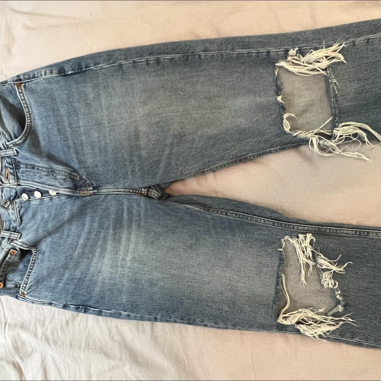 Top shop ripped mom jeans! Size 28, fit true to... - Depop