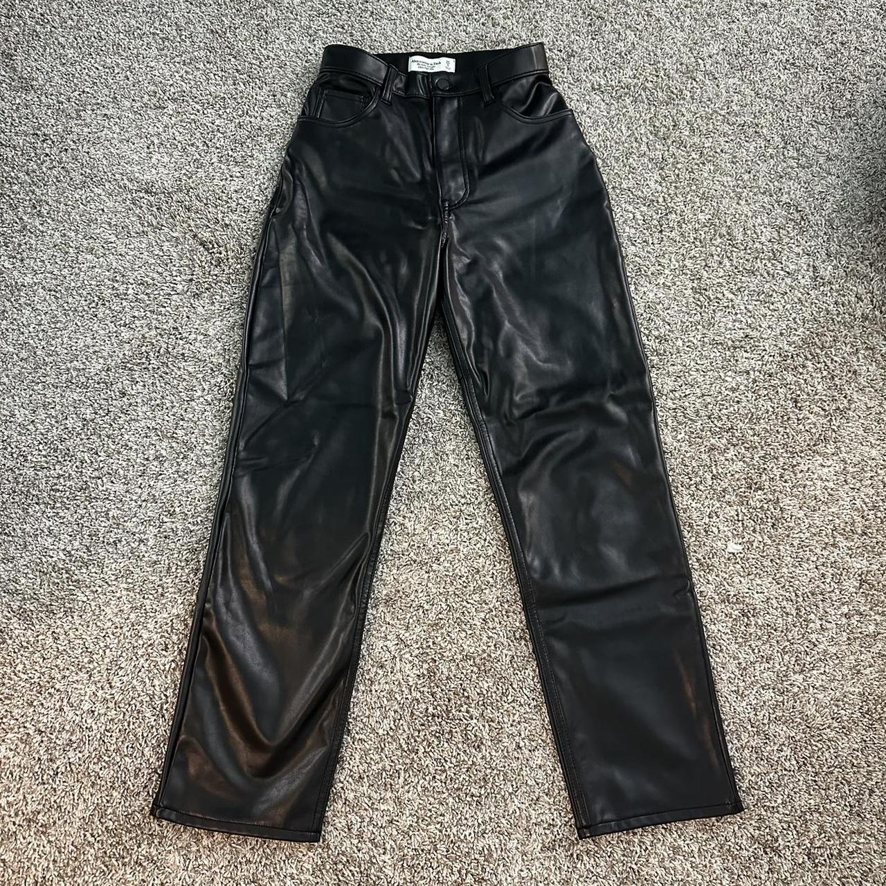 Abercrombie & Fitch Women's Trousers | Depop