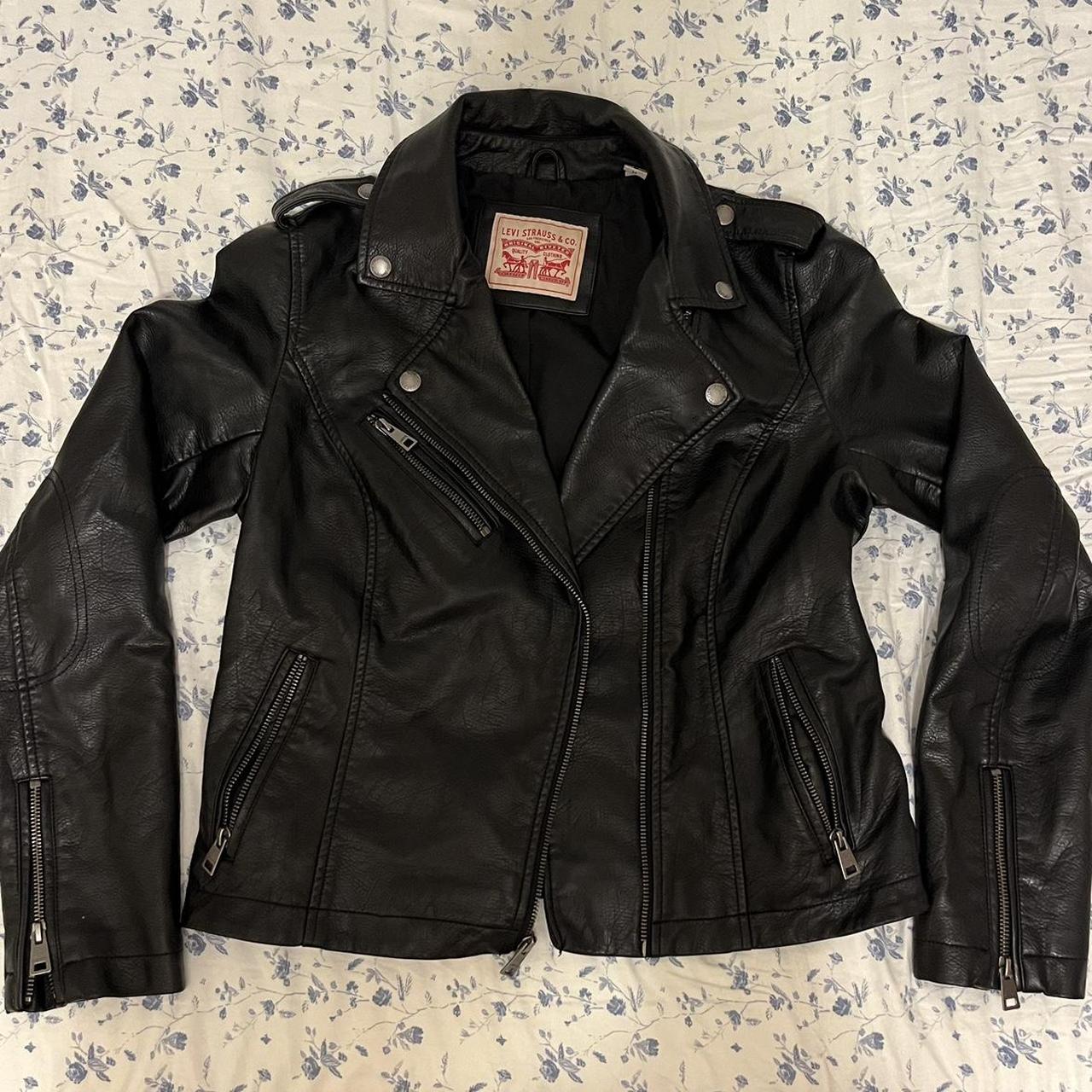 Levi's Women's Black Jacket | Depop