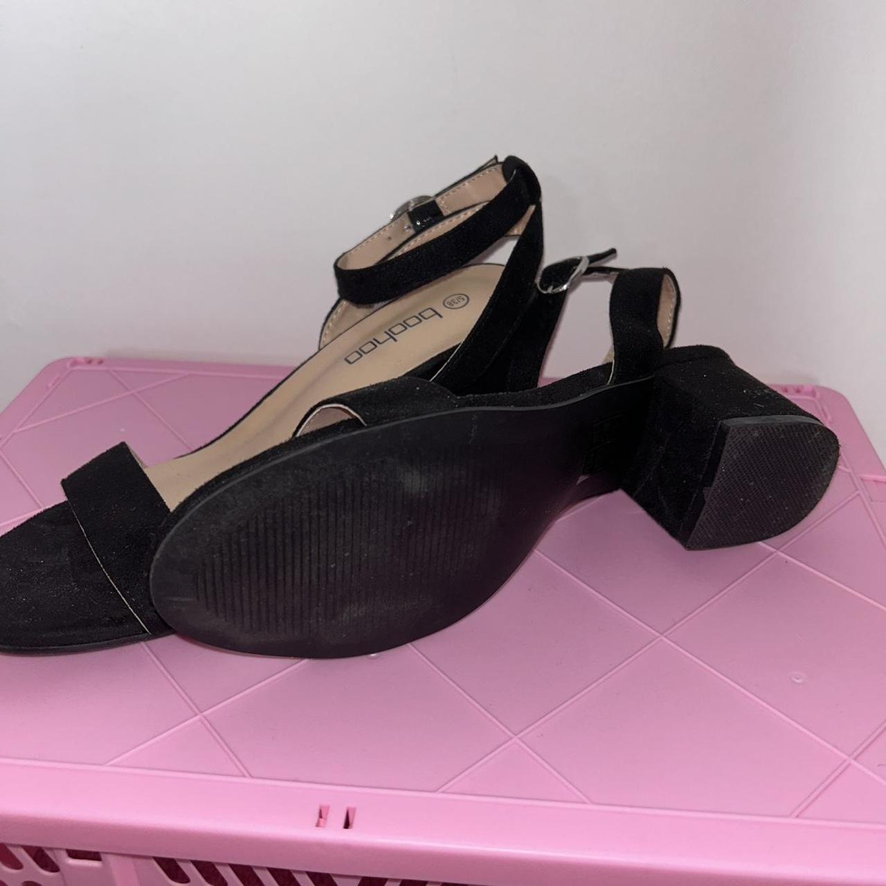 Boohoo Women's Black Sandals Depop
