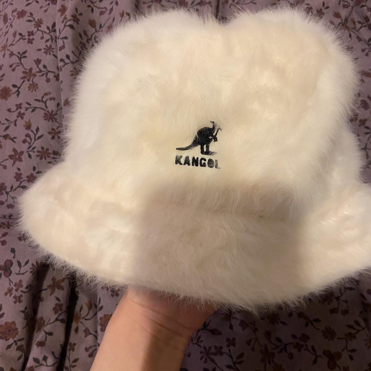 White fuzzy hot sale kangol hat