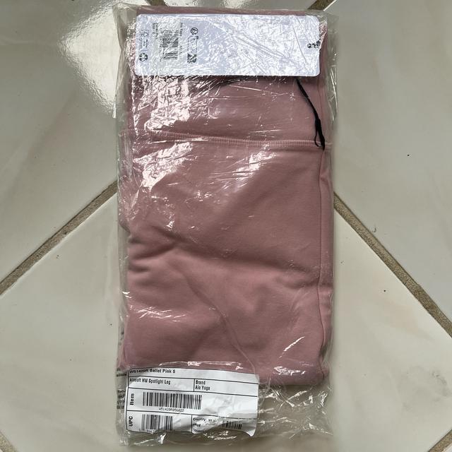 Alo Aspire Tank - Gravel/White NWT | Depop