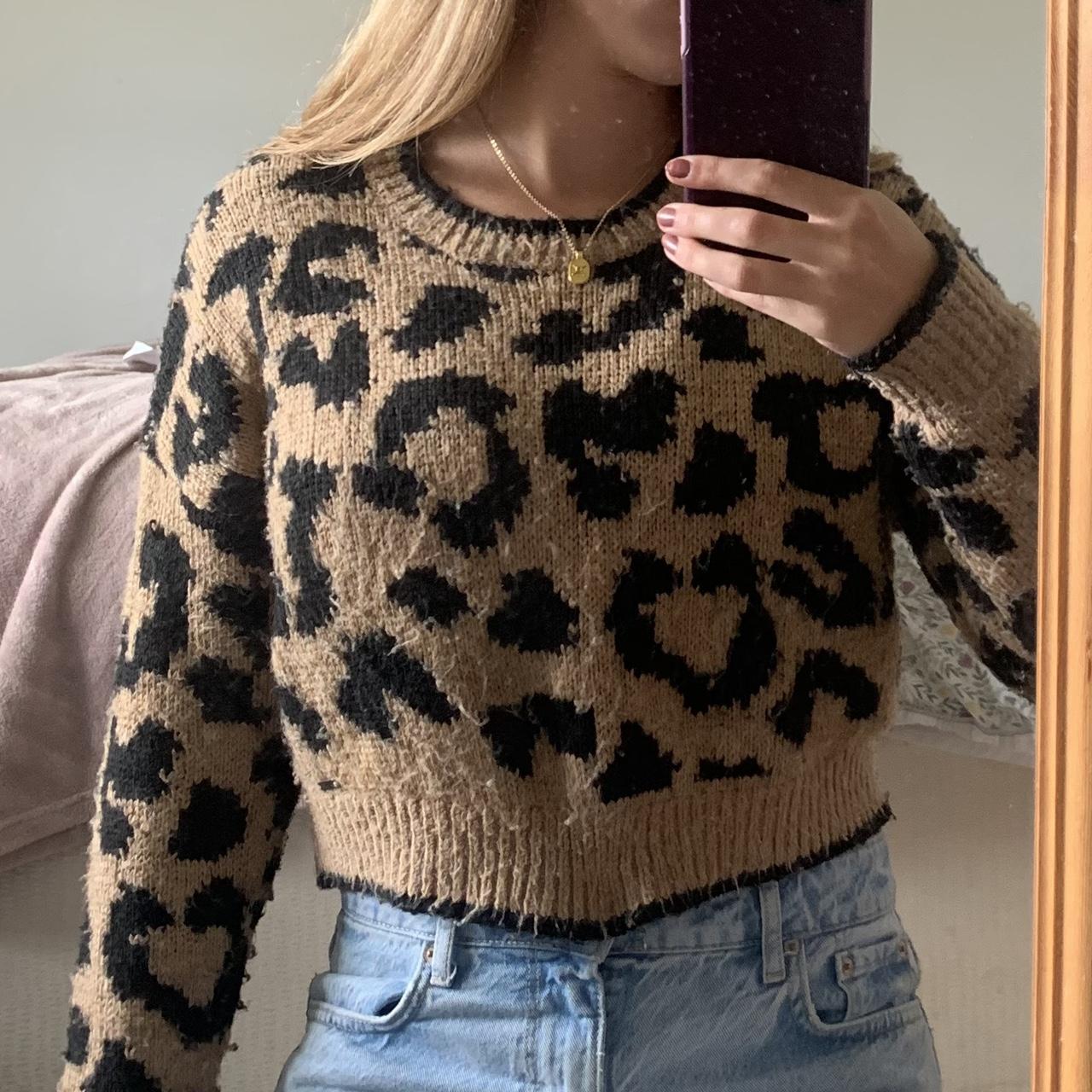 Leopard print cropped jumper from Hollister slight. Depop