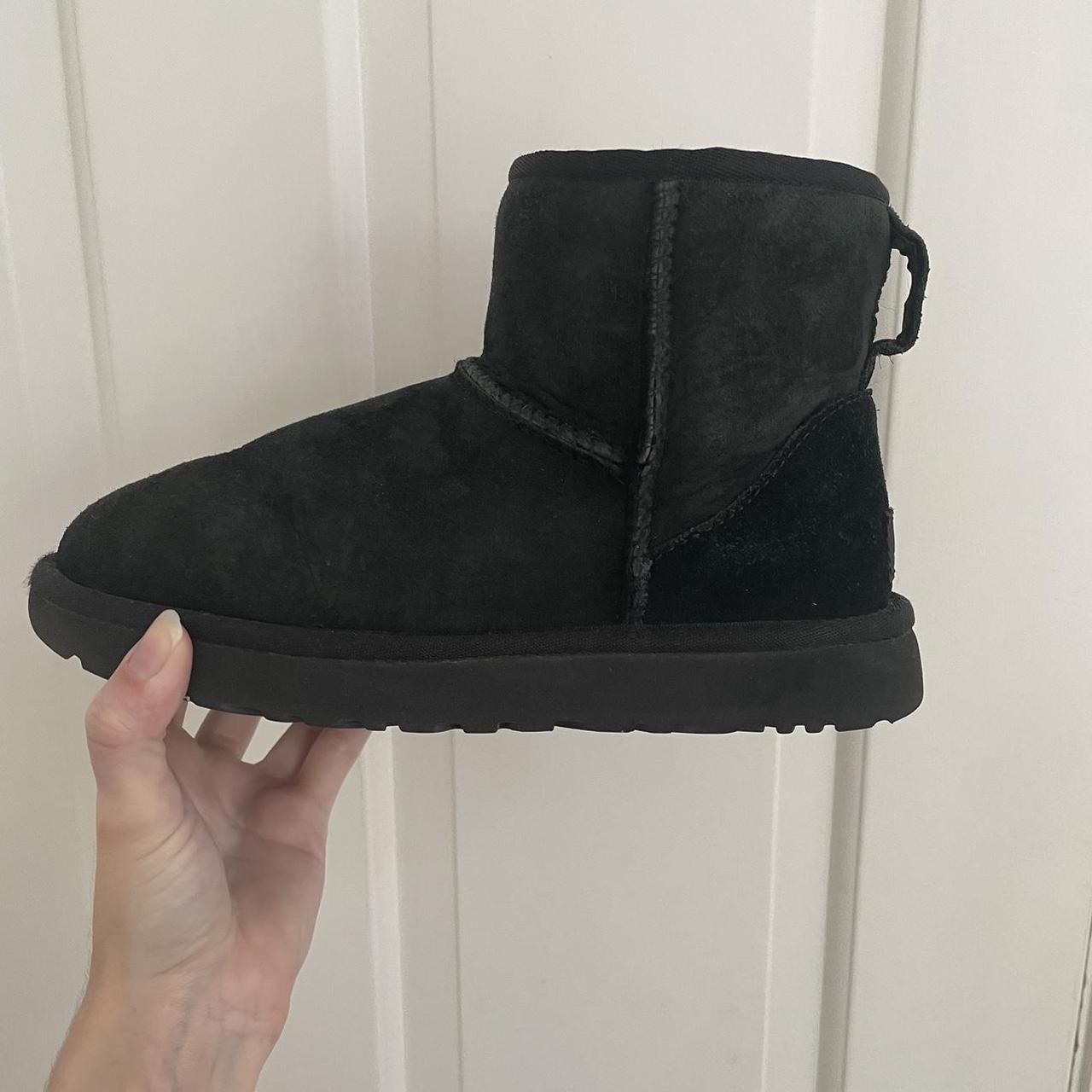 Ugg boots store black classic