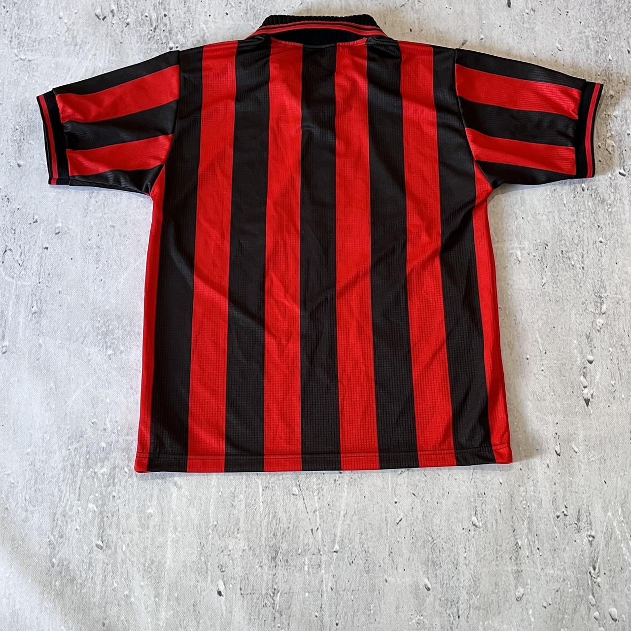 Lotto Men's Black and Red T-shirt (2)