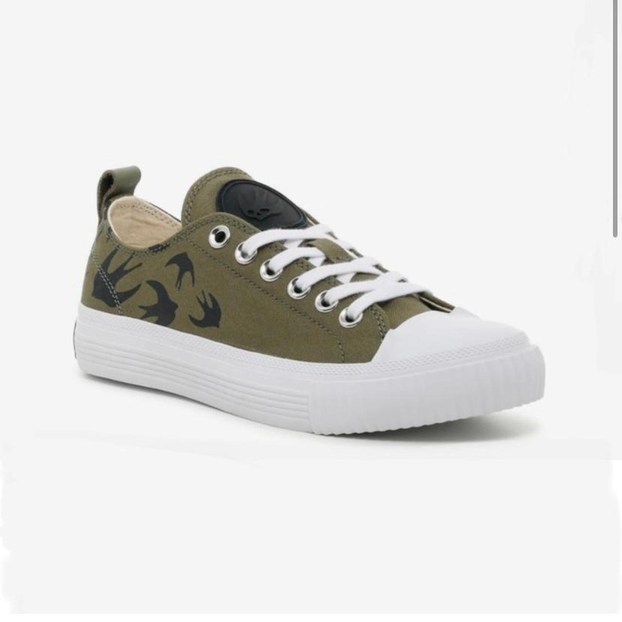 Olive green alexander mcqueen on sale sneakers