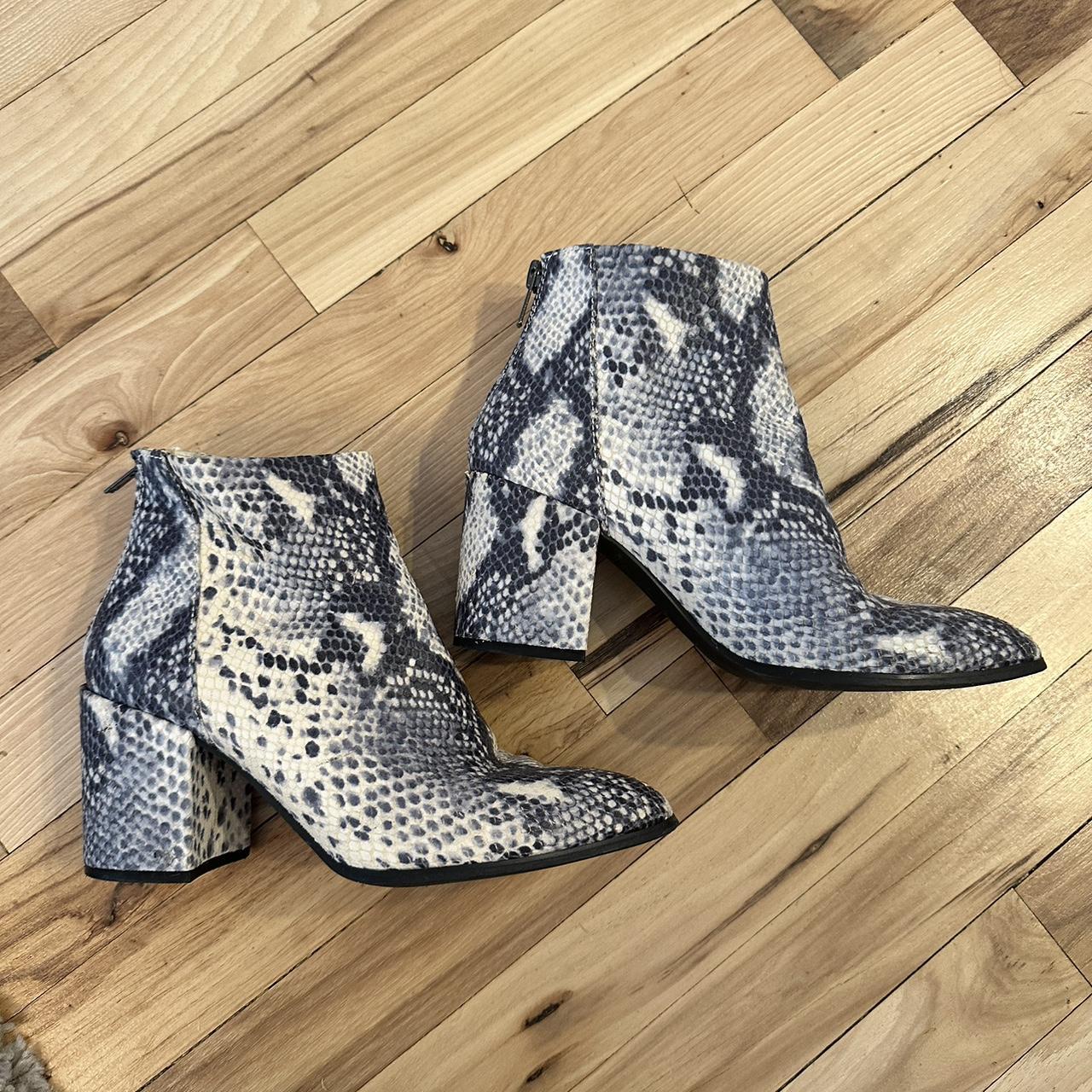 STEVE MADDEN BOOTIES snake skin pattern Lightly. Depop