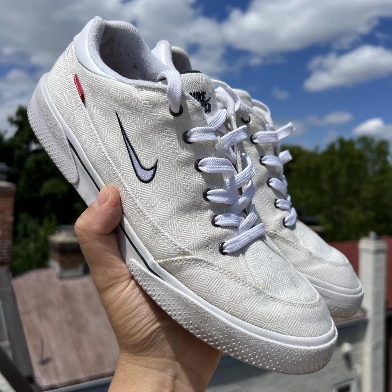 nike sb gts supreme white