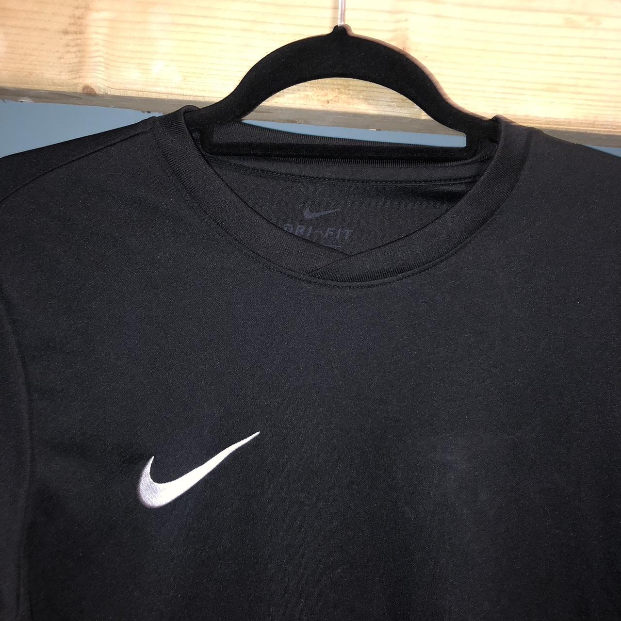 Nike dri fit training top Size medium As simple as... - Depop