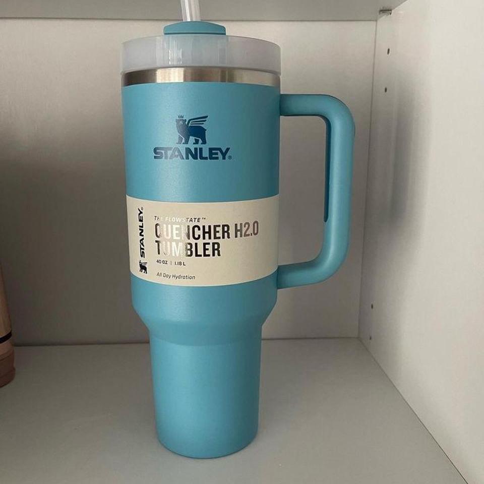 green stanley 40 oz flowstate quencher tumbler from - Depop