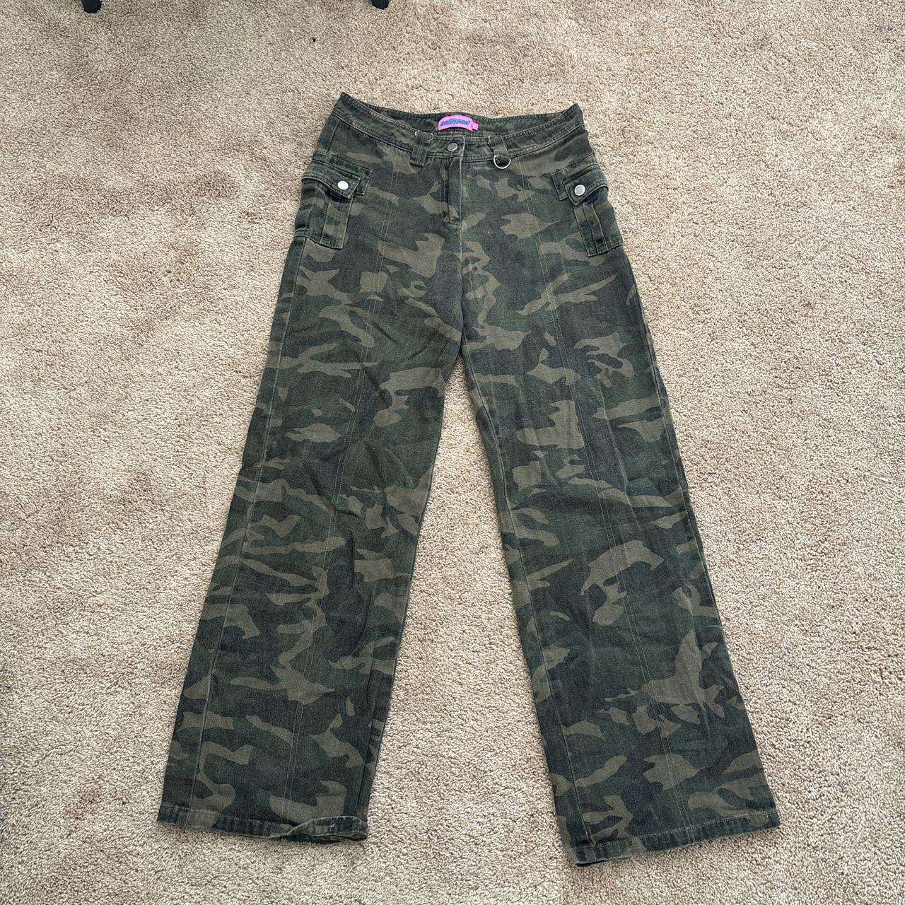 Edikted baggy low rise Camo pants! Worn only 1... - Depop