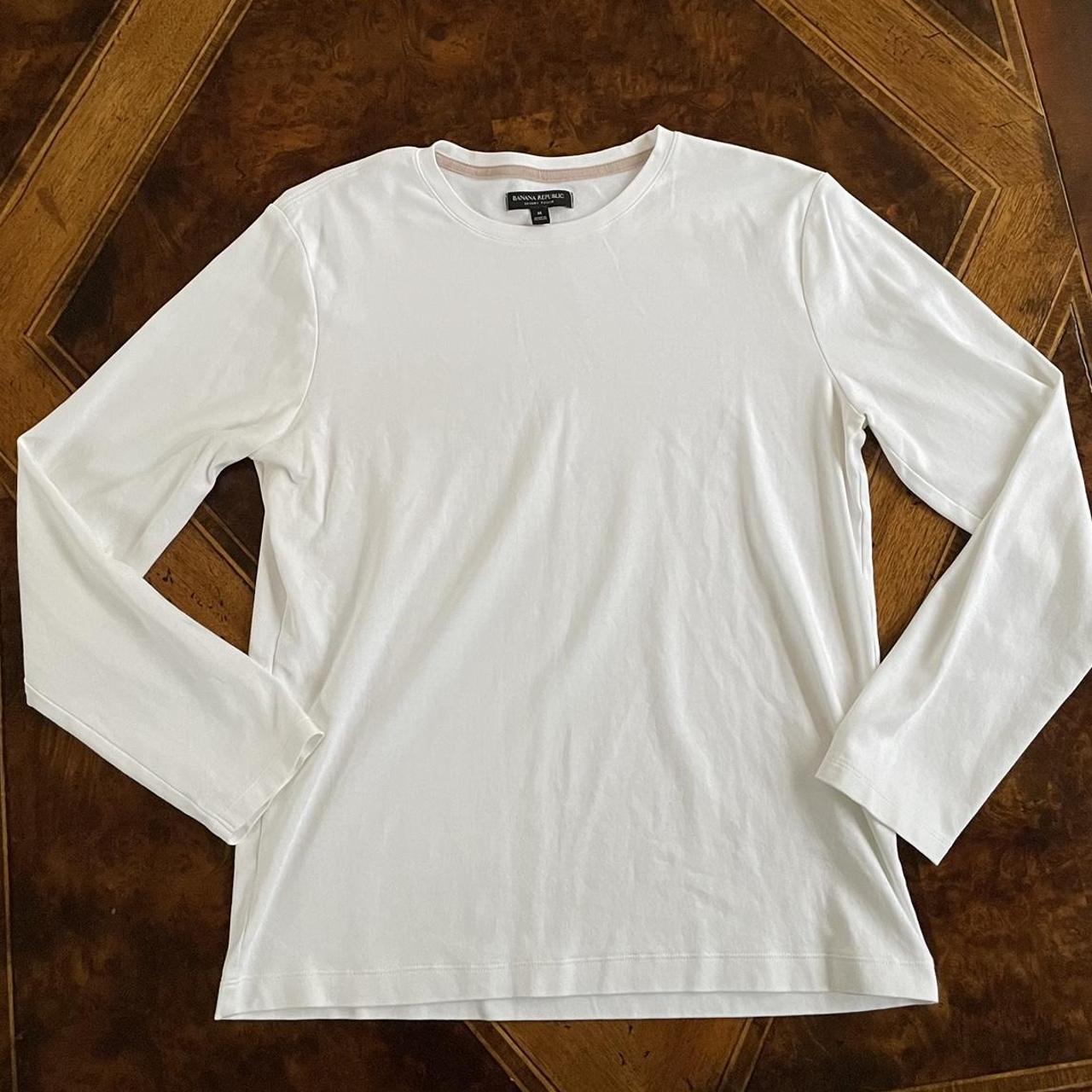 Banana Republic Men's White Tshirt Depop