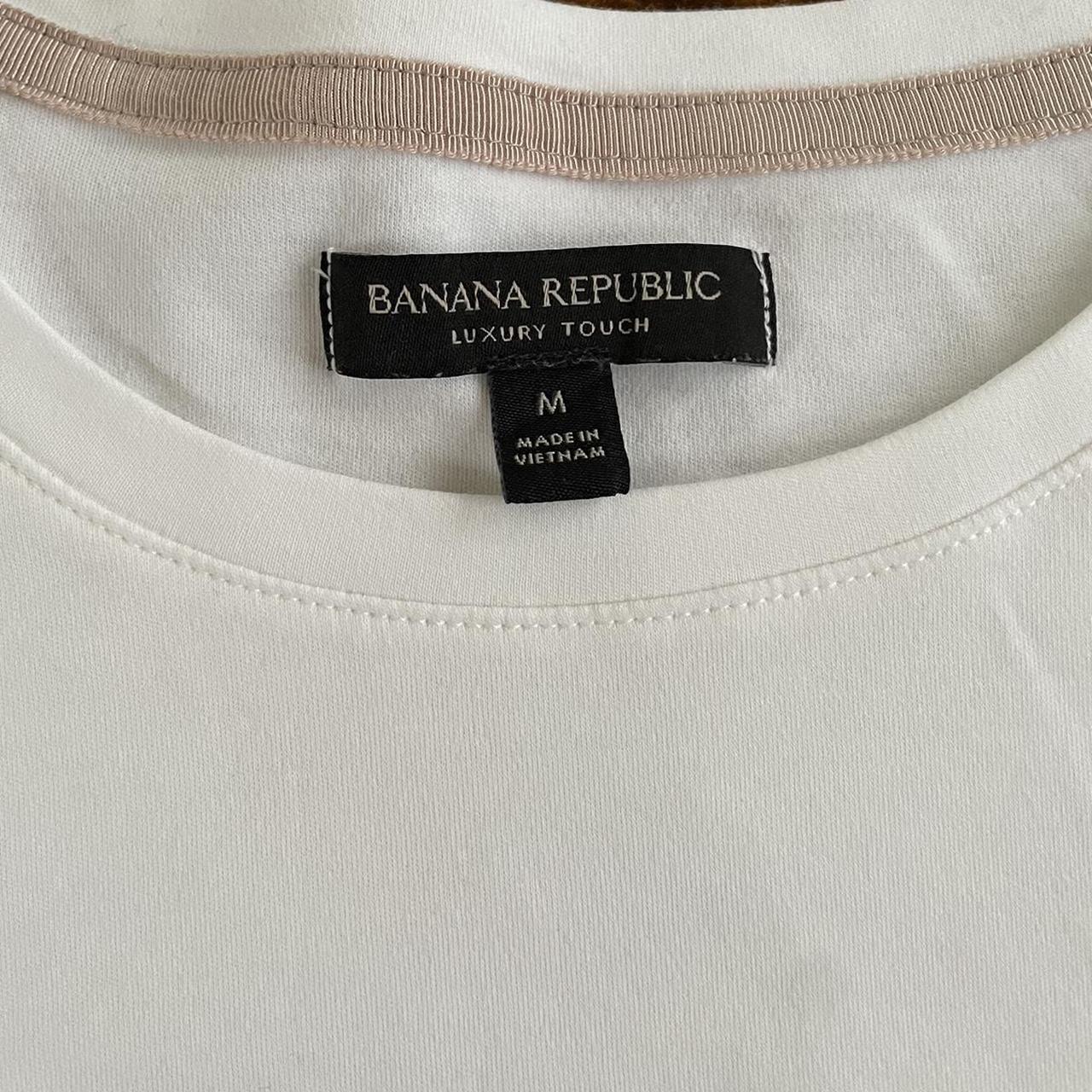 Banana Republic Men's White Tshirt Depop