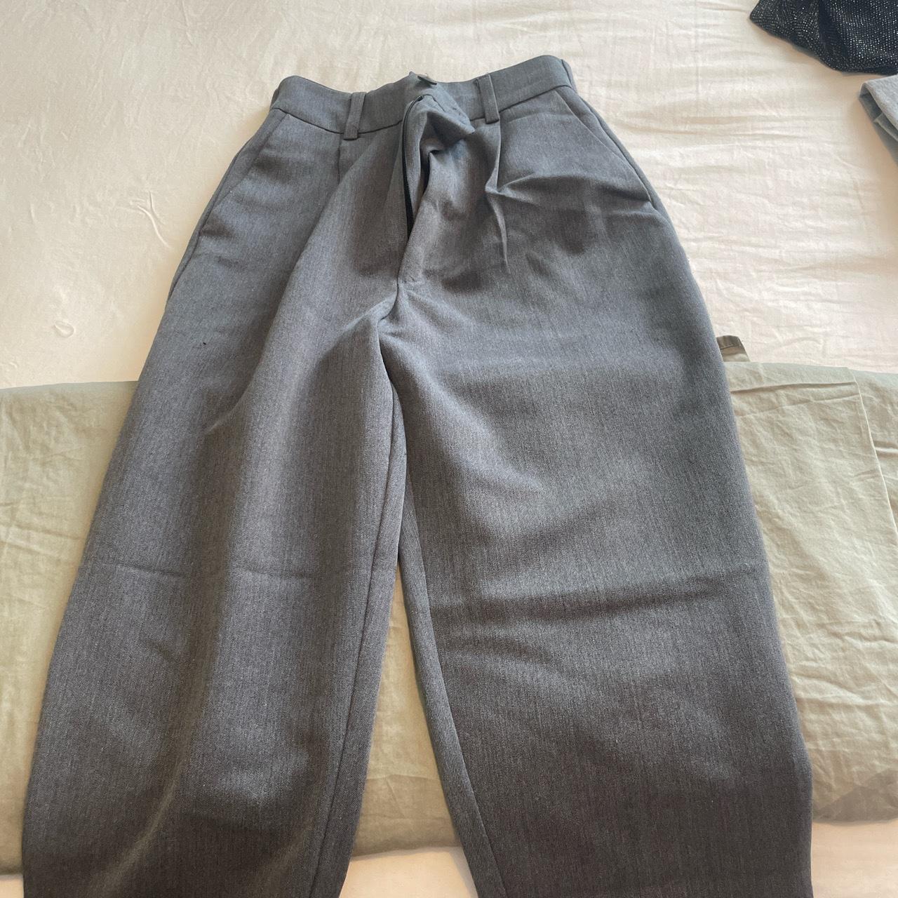 pull and bear trouser size s - Depop
