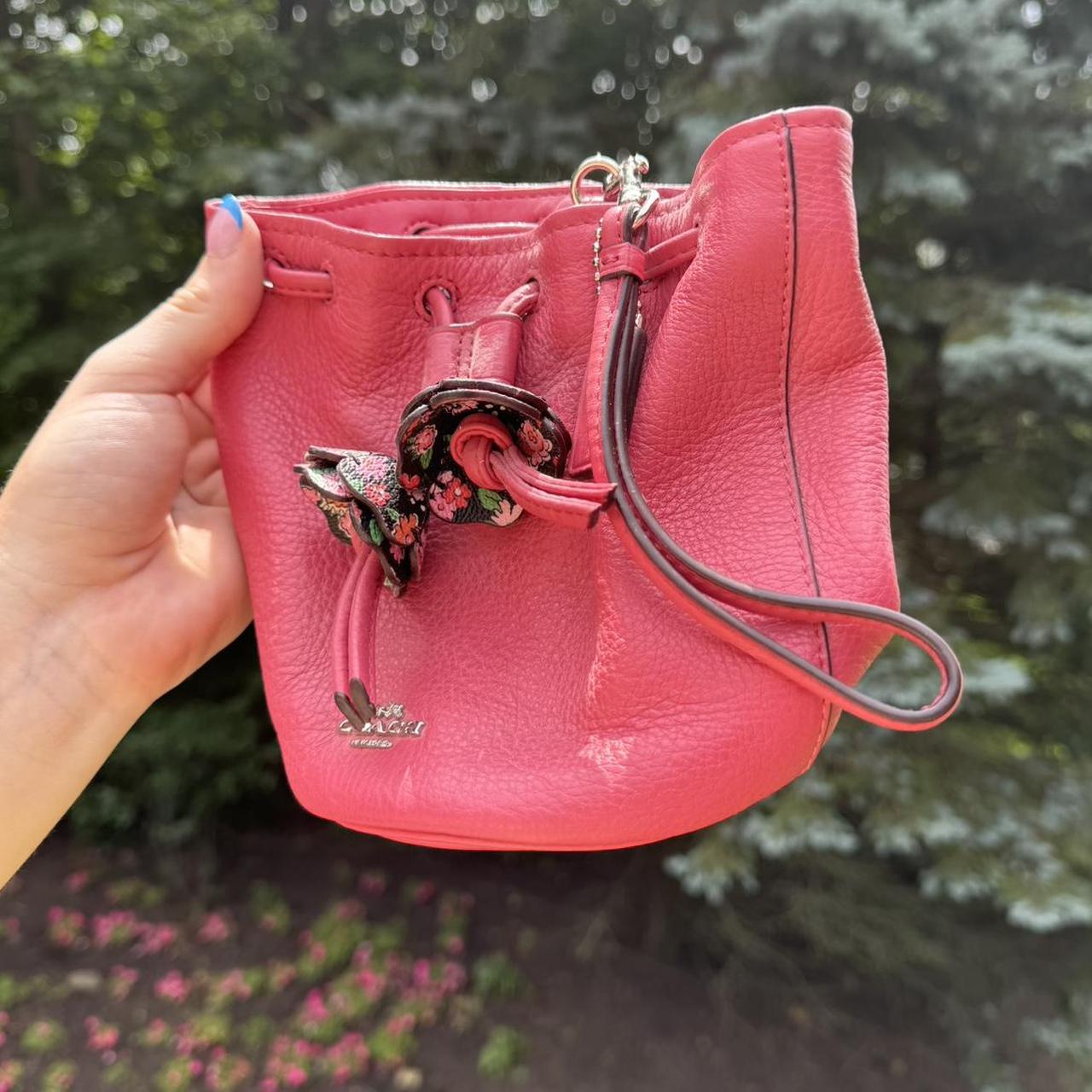 Coach deals bucket bag