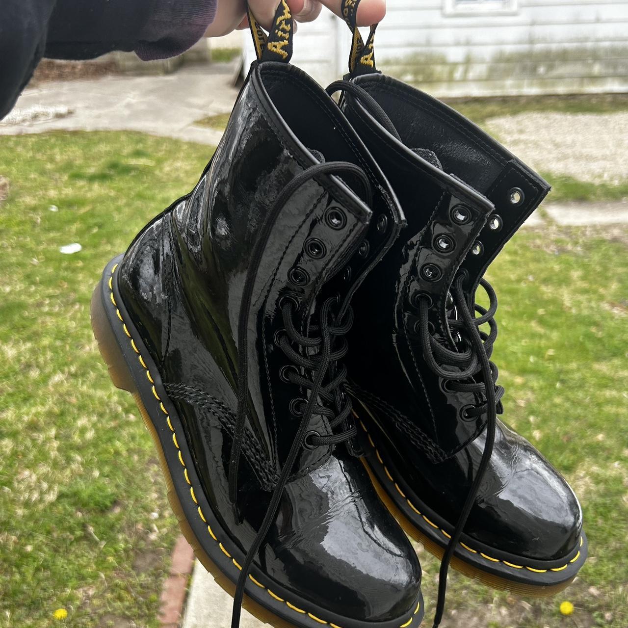 Dr martens shiny black best sale