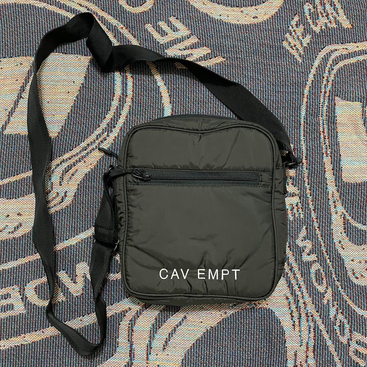 CAV EMPT PUFFER SHOTTA BAG Color black Bringing