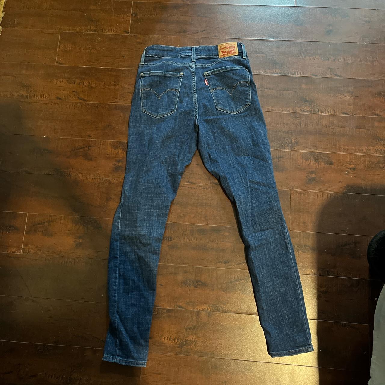 Levi's Women's Blue and Navy Jeans | Depop