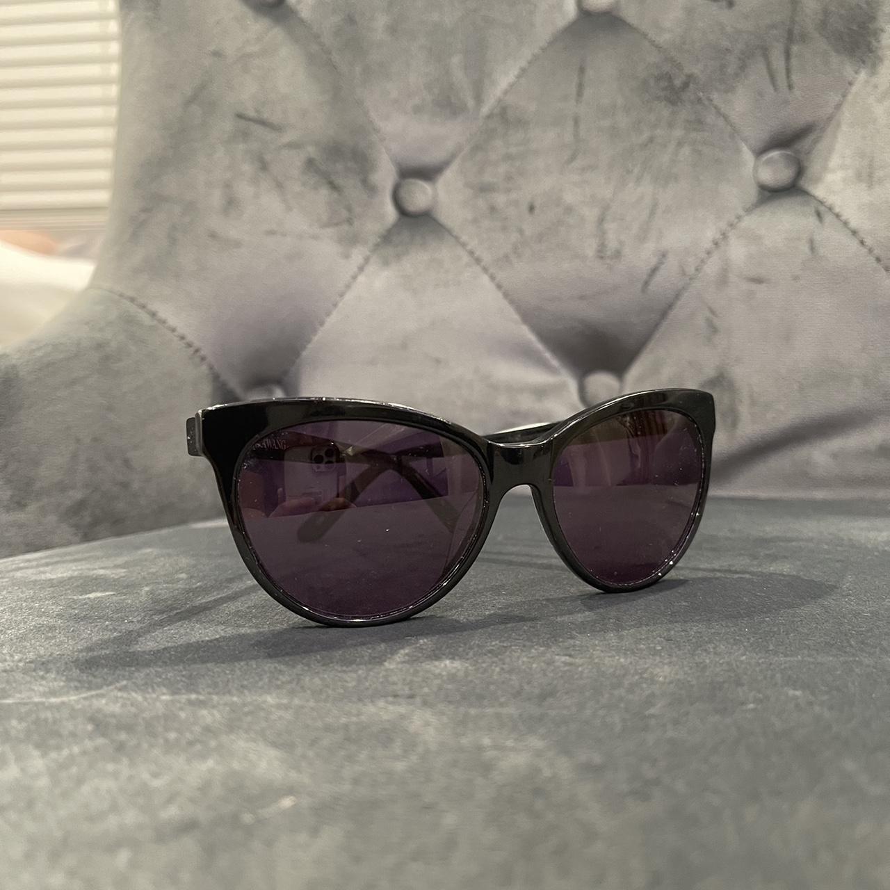 Vera Wang Women's Black Sunglasses | Depop