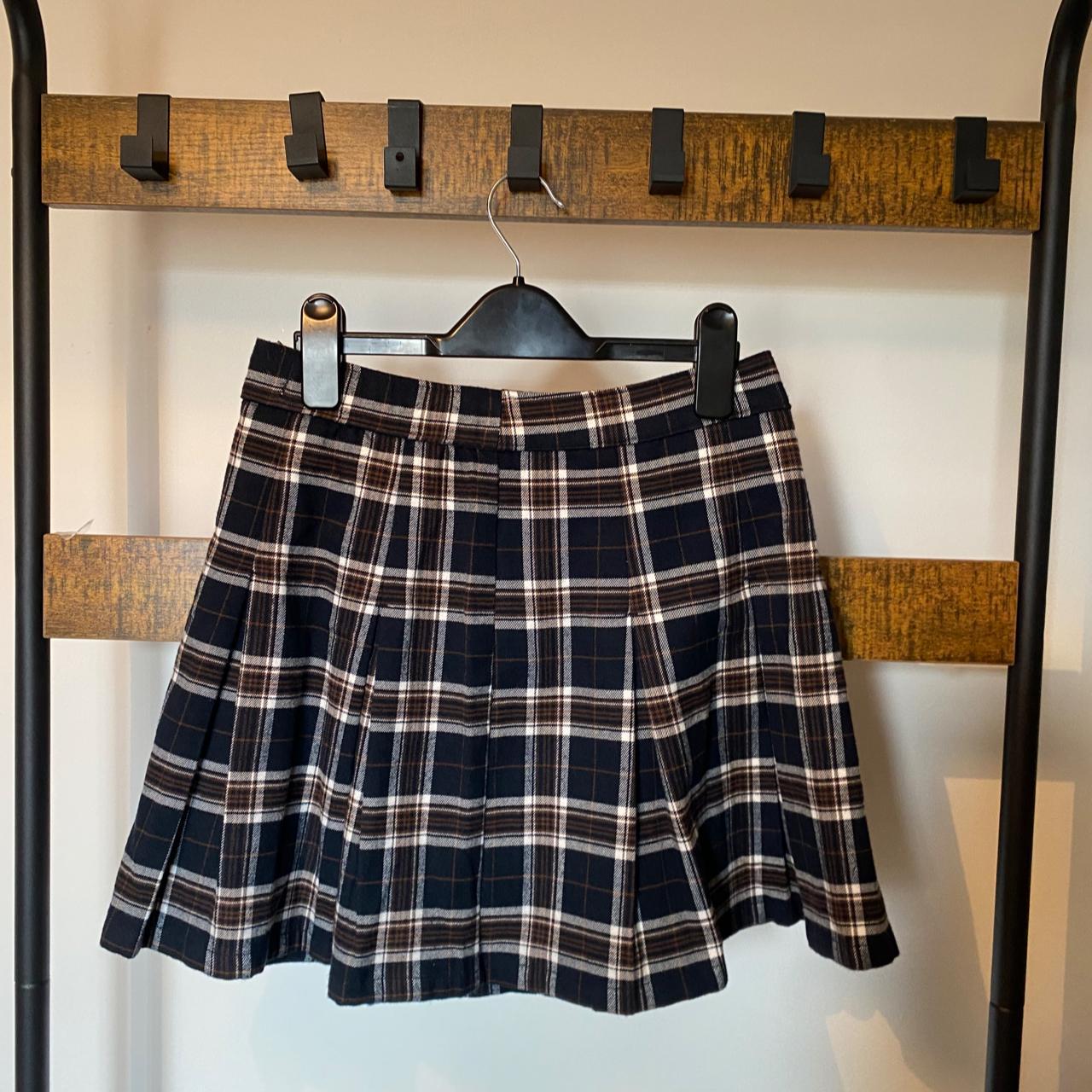 Small Hollister checkered skirt never worn