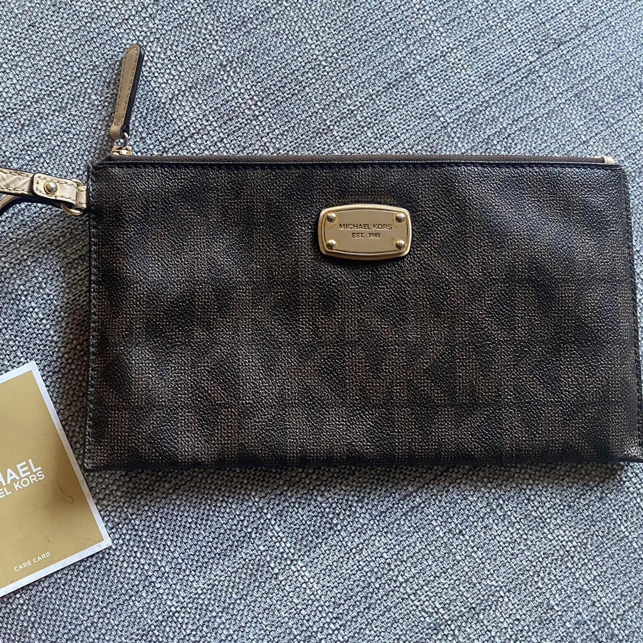 Preowned Michael Kors Jet Set Pouch AV1607 T16... - Depop