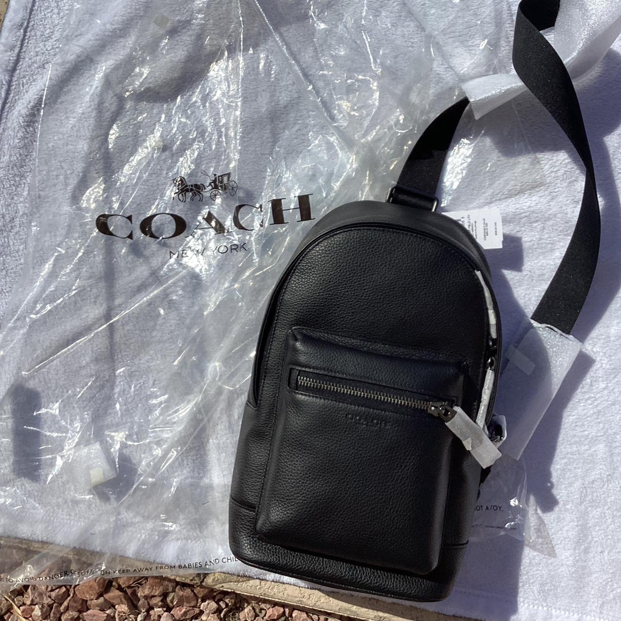 Store Coach leather sling bag