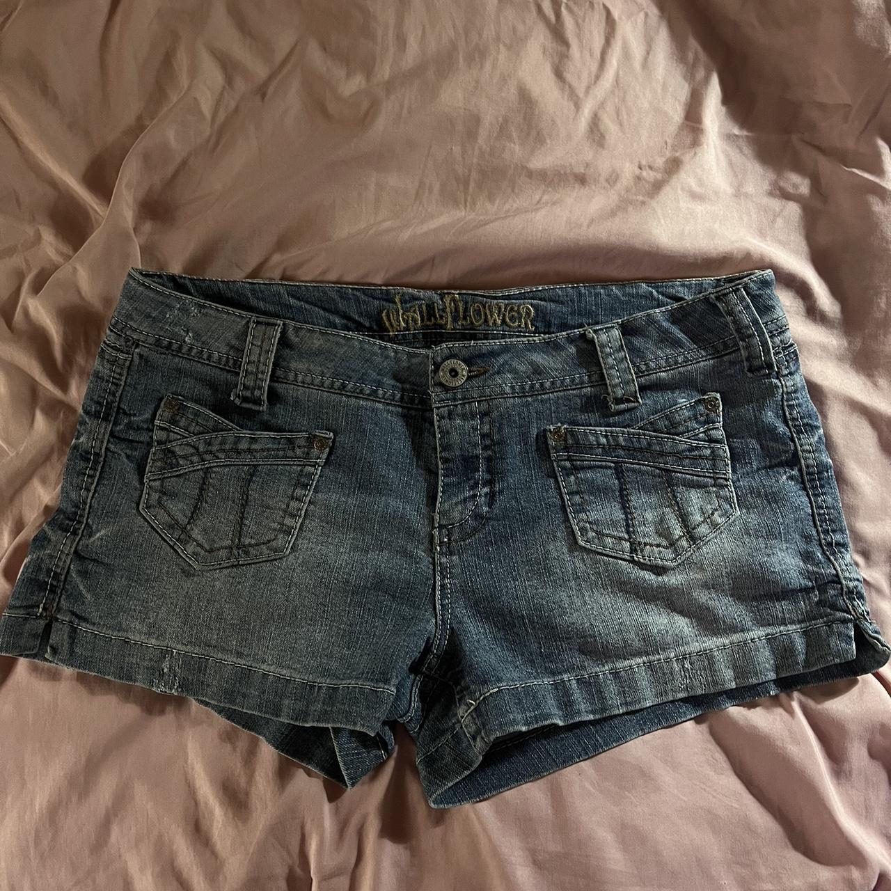 vintage low rise shorts perfect for summer 🍒 size... - Depop