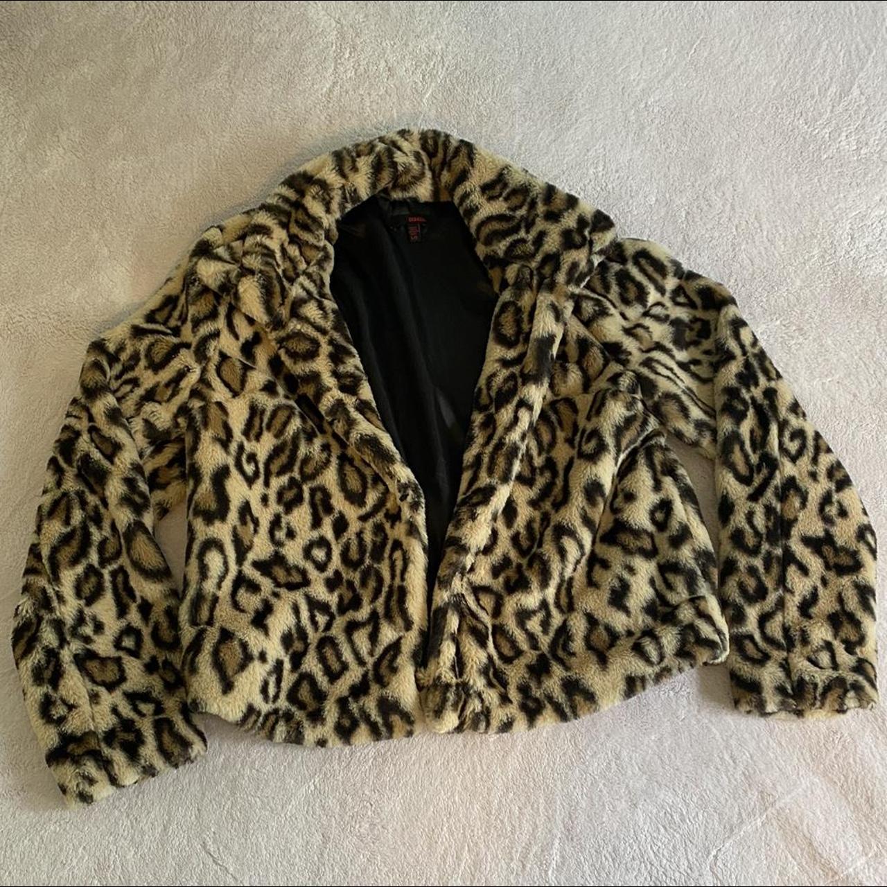 stunning bongo leopard print coat!! so cute and... - Depop