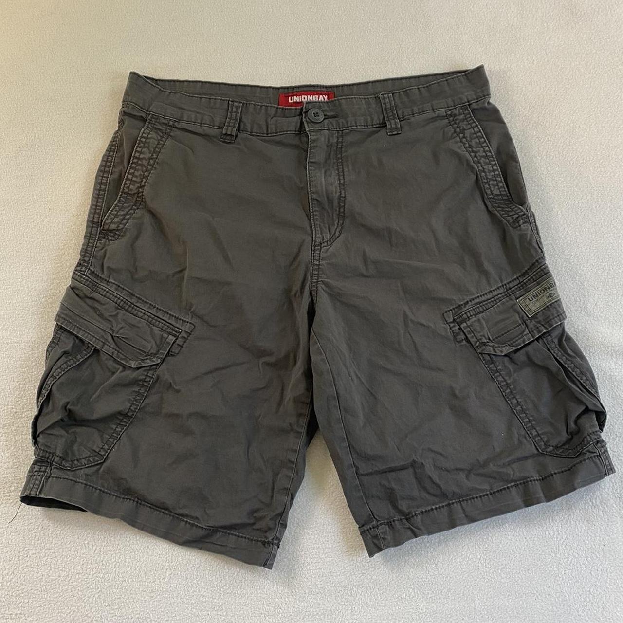 stunning unionbay cargo shorts! used but in... - Depop